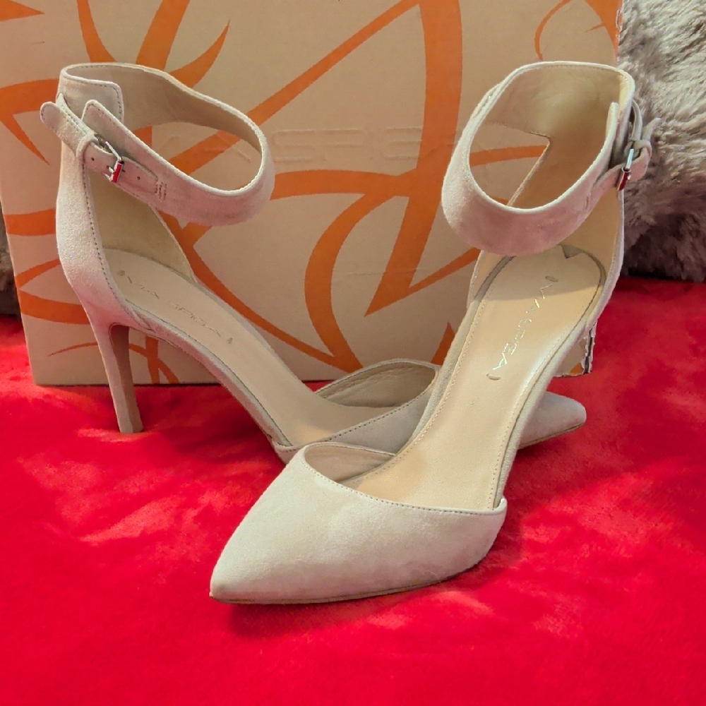 Nordstrom Light Beige Pointed Toe Heels
